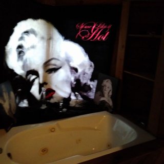 Photo of Marilyn blanket
