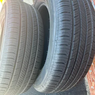 Photo of 2 Tires P235 60R 18 new