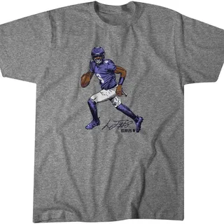 Photo of Lamar Jackson Superstar Pose