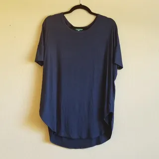 Photo of Navy Short Sleeve Curved Hem Dolman Top – Medium