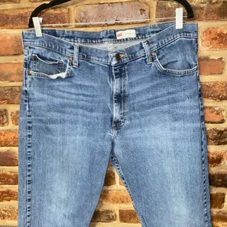 Photo of Wrangler Medium Wash Blue Denim Relaxed Fit Jeans Men's Size 38x32