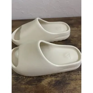 Photo of Men’s Size 7 Adidas Yeezy Bone Slide