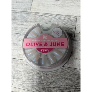 Photo of 4 X Olive & June Instant Mani Press‑On Nails – Pink Goldfish – Medium