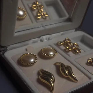 Photo of Gold tone vintage 80s earrings