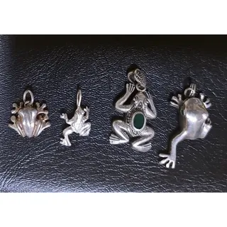 Photo of Lot 925 Silver Frog Charms Pendants