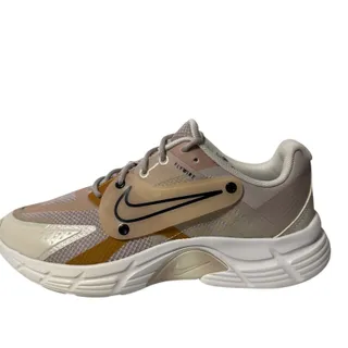 Photo of Nike Alphina 5000 Women’s Size 7.5 Platinum Violet/Black CK4330-002