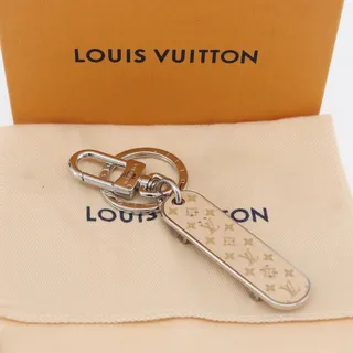Photo of Louis Vuitton Porte Cres Skate Board Charm Metal Beige Mp3135