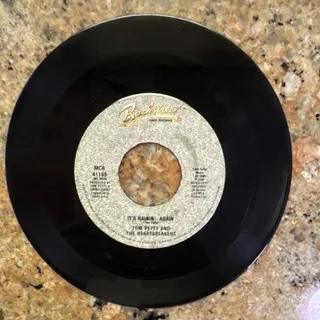 Photo of Tom Petty and the Heartbreakers Refugee/It's Rainin' Again 7" 45 RPM Backstreet