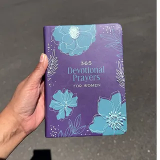 Photo of 365 Devotional Prayers for Women purple faux-leather cover teal flowers