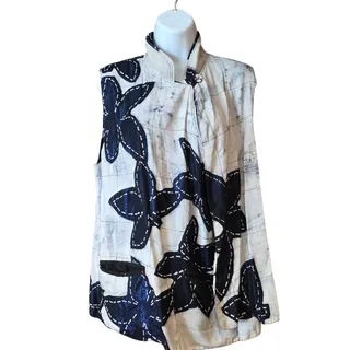 Photo of Navy and white reversable, floral, sleeveless top fits like a Medium