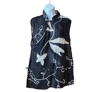 Photo of Navy and white reversable, floral, sleeveless top fits like a Medium