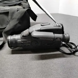 Photo of Magnavox EasyCam CVR610A01 VHS Camcorder 10:1 Zoom Retro Analog Camera Bag EUC