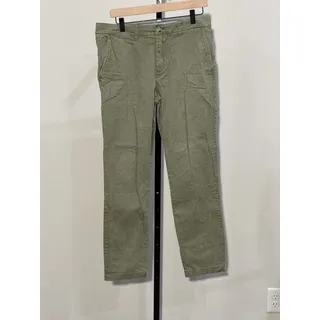 Photo of Tommy Hilfiger Slim Fit Men’s 33x32. Olive.
