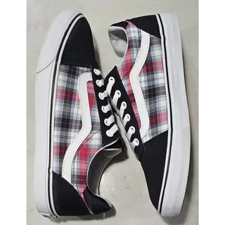 Photo of Vans Ward Low Deluxe Sneakers Women's Size 11 Black Red Plaid Canvas 721356