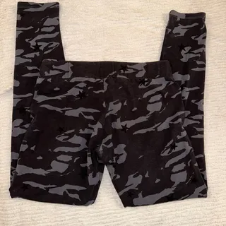 Photo of NEW MONROW BLACK/GRAY CAMO CAMOUFLAGE LEGGINGS SAMPLE