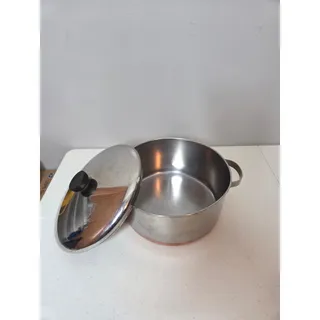 Photo of Revere Ware Copper Bottom 4 1/2 Quart Stock Pot with Lid 1801 Made in USA