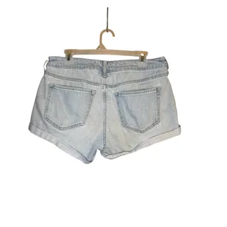 Photo of Hollister Low Rise Boyfriend Light Denim Short 3" Size 11 w30