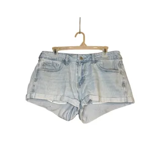 Photo of Hollister Low Rise Boyfriend Light Denim Short 3" Size 11 w30