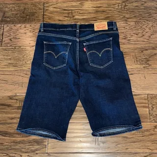 Photo of Levi’s Bermuda Short High Rise Size 28