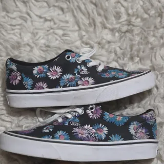 Photo of Vans Doheny Floral Sneakers Womens Size 6