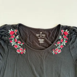 Photo of American Eagle Soft & Sexy Floral Neckline Long Sleeve Top Medium