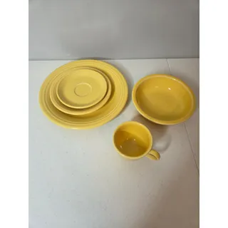 Photo of Fiestaware Vintage Yellow 5-Piece Place Setting Dinnerware Plate Cup Saucer