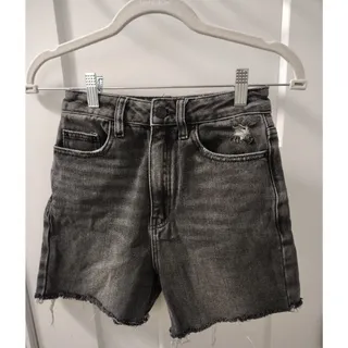 Photo of Pacsun 90s Boyfriend Black Denim Shorts, Size 24