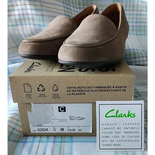 Photo of NIB Clarks Unstructured Beige Leather Shoes