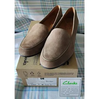 Photo of NIB Clarks Unstructured Beige Leather Shoes
