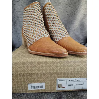 Photo of NEW Roolee Braided Leather Tan/White Anklet Boots, Size 7