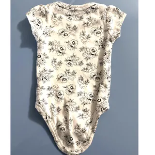 Photo of Girls Short Sleeve White Floral Bodysuit Infant Size 0-3 Months