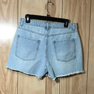 Photo of NWT No Boundaries Juniors 11 High Rise Denim Shorts Light Wash Distressed Midi