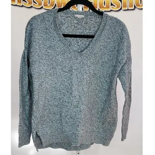 Photo of Gap Gray Knitted Long Sleeve Sweater Size M