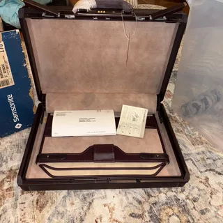 Photo of BRAND NEW OLD STOCK Classic Laureate LE 5” Attaché Samsonite Burgandy Briefcase