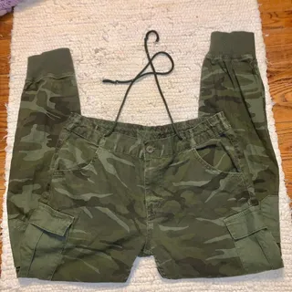 Photo of UNISEX VINTAGE CALLAVO CAMO CAMOUFLAGE PANTS W/ EXTRA CARGO POCKETS & KN…