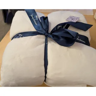 Photo of 🦃New Tommy Bahama Flannel Blanket