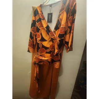 Photo of Orange faux-leather 4x skirt and printed top 3x