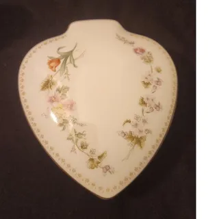 Photo of Vintage Wedgwood Mirabelle Fine Bone China Oval Trinket Dish Pin Tray England