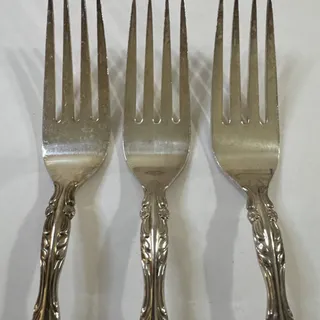 Photo of 2 Dinner Forks - Vintage Towle Londonderry 1968 Pattern Flatware 9 1/8"