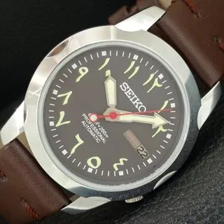 Photo of Vintage 1971 Seiko Automatic Mens Silver Watch W/daydate & Brown accents