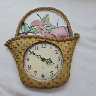 Photo of VTG Resin Apple Basket Shaped Kitchen Quartz Clock ~ Works ~ Battery Powered