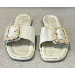 Photo of Mila Paoli Women's Size 9 Cream Single Leather One Band Sandal with Buckle
