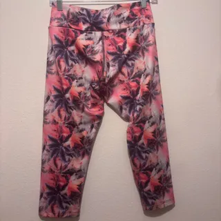 Photo of These vibrant floral capri leggings