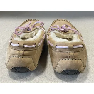 Photo of UGG Dakota Tan Sheepskin Suede Moccasin Slippers Women’s Size 9