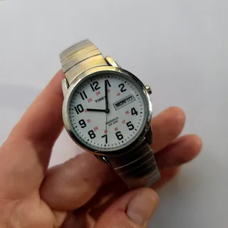 Photo of Vintage Timex Indiglo WR 30M Mens Watch Silver Tone White Dial Bracelet Quartz