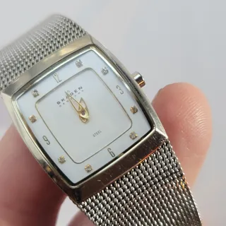 Photo of Vintage Skagen 380XSGS1 Womens Watch Silver Case White Dial Mesh Bracelet Quartz